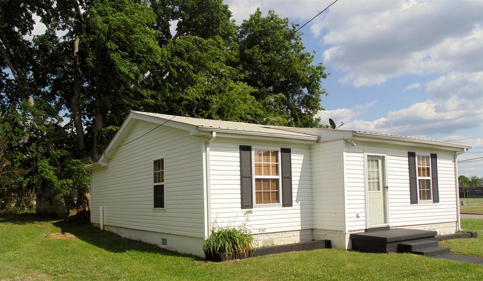 726 Sevier St, Shelbyville, TN 37160 - photo 1