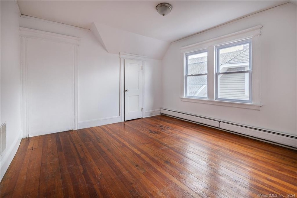 53 Myrtle Ave unit 3rd fl, Bridgeport, CT 06604 - photo 1