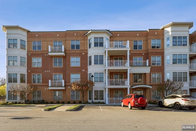 4108 Pointe Gate Dr unit 4108, Livingston, NJ 07039 - photo 1