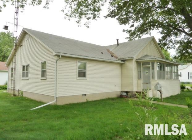 626 Wichita Ave, Lincoln, IL 62656 - photo 1