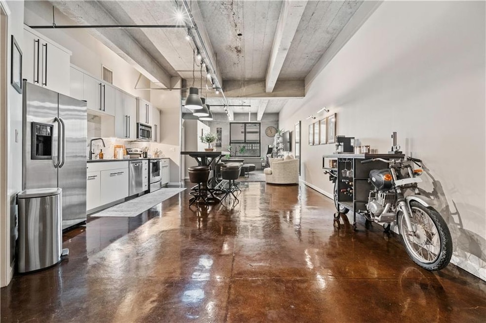 360 W Pershing Rd unit 30, Kansas City, MO 64108 - photo 1