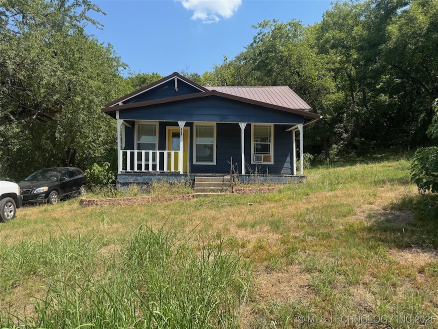 345 Cumberland Ave, Stringtown, OK 74569 - photo 1