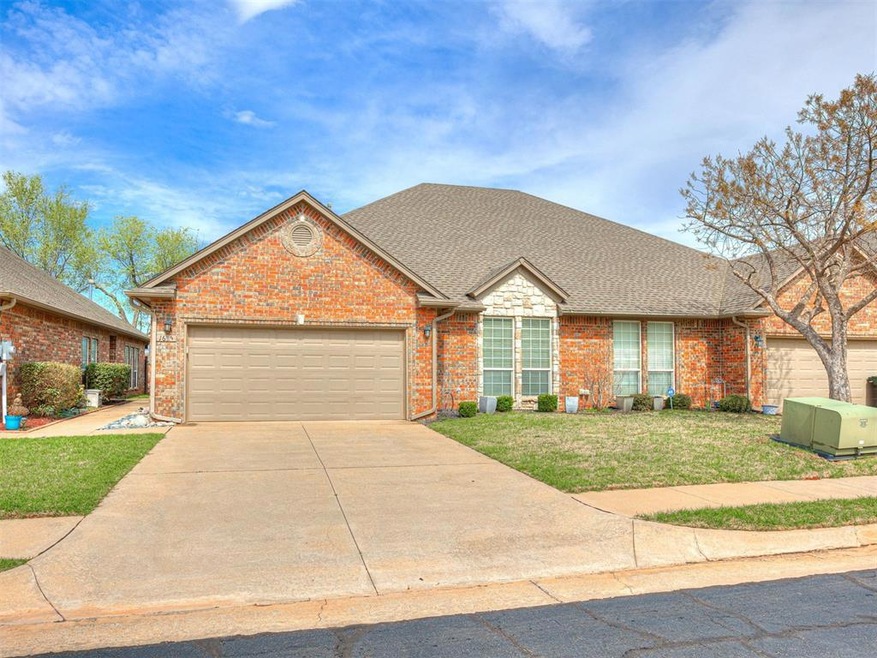 View of front of house featuring a front yard and 