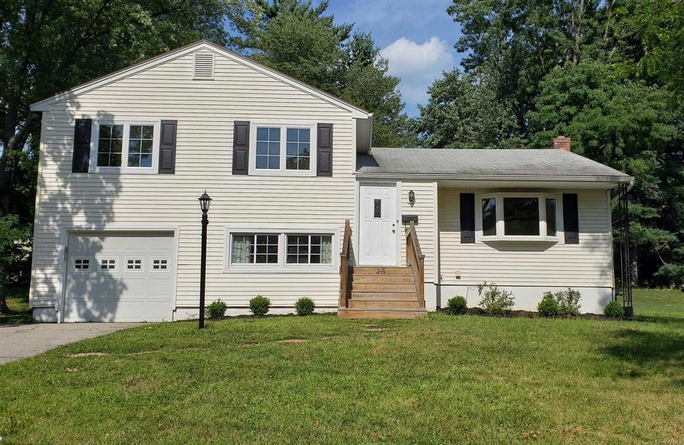 15 Merrick Rd, Poughkeepsie, NY 12603 - photo 1