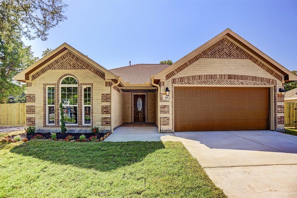 101 N 9th St, Alvin, TX 77511 - photo 1