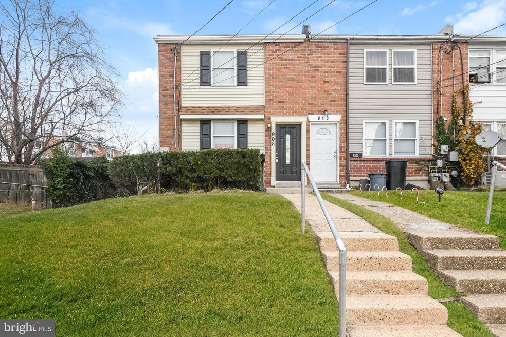 908 Winsap Ct, Halethorpe, MD 21227 - photo 1