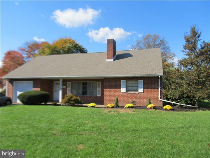 1407 Marlyns Ln, North Wales, PA 19454 - photo 1