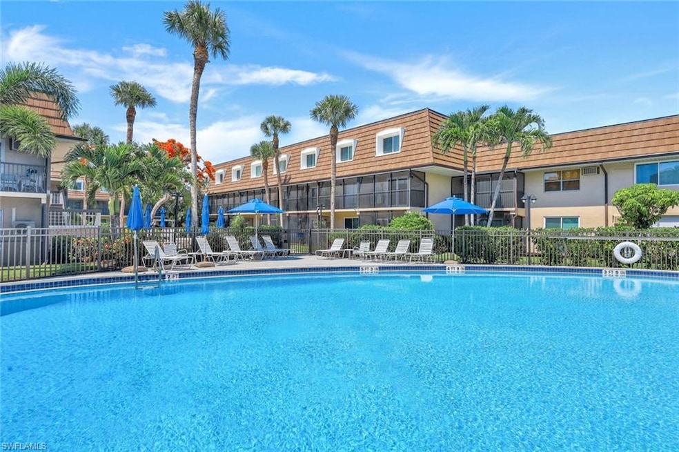 Beautiful Large Condo Pool