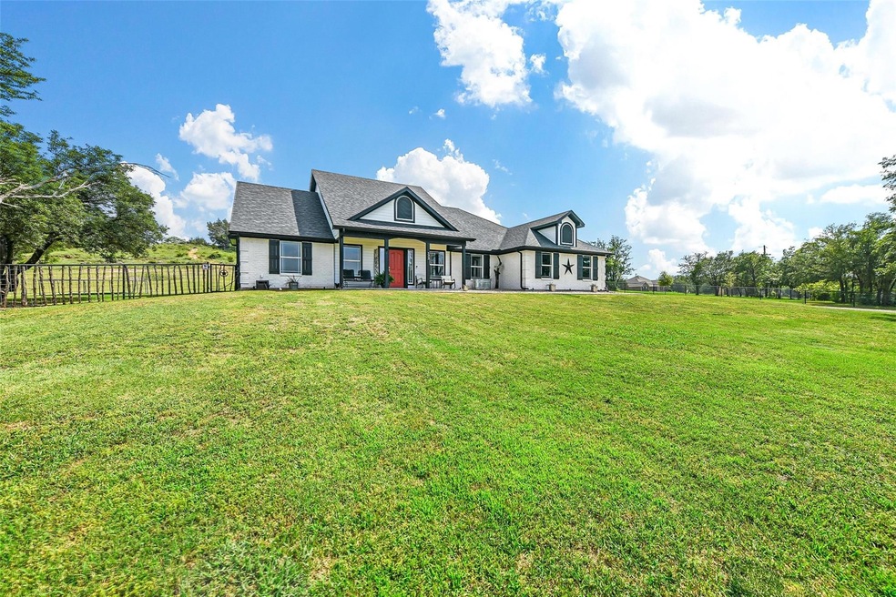 173 Cooperstown Dr, Springtown, TX 76082 - photo 1