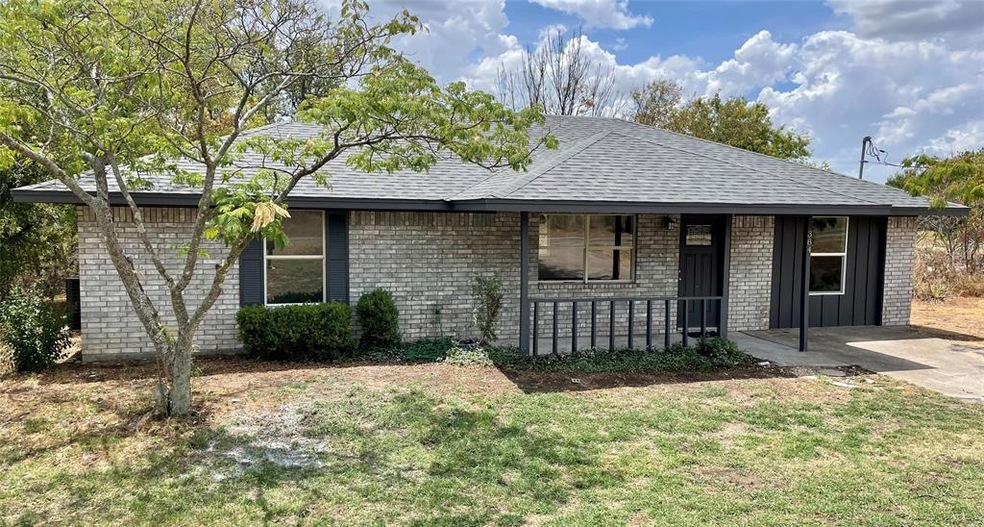 384 Mcfarland Ln, Weatherford, TX 76088 - photo 1