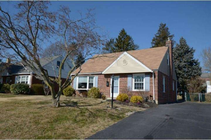 136 Walnut Hill Ln, Havertown, PA 19083 - photo 1