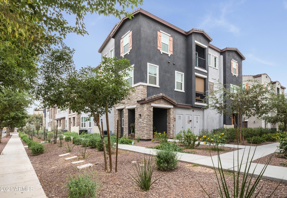 2254 E Hidalgo-1