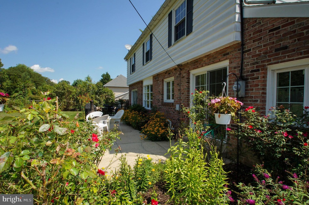 5050 Oley Turnpike Rd, Reading, PA 19606 - photo 1