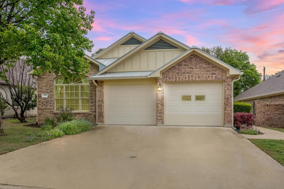 118 Clyde Run, Fredericksburg, TX 78624 - photo 1