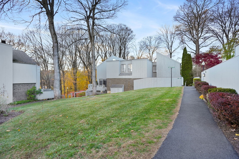 8 Quarry Corner unit 8, Ridgefield, CT 06877 - photo 1