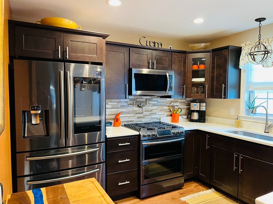 40 Winchester Ln unit 5, Fall River, MA 02721 - photo 1