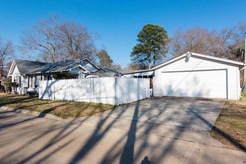 615 Jerome St, Texarkana, TX 75501 - photo 1