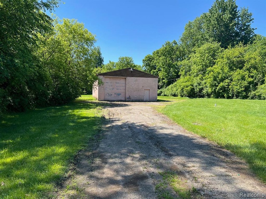 2134 E Coldwater Rd, Flint, MI 48505 - photo 1