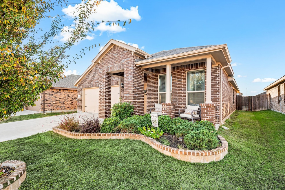 9113 Doverglen Dr, Fort Worth, TX 76131 - photo 1