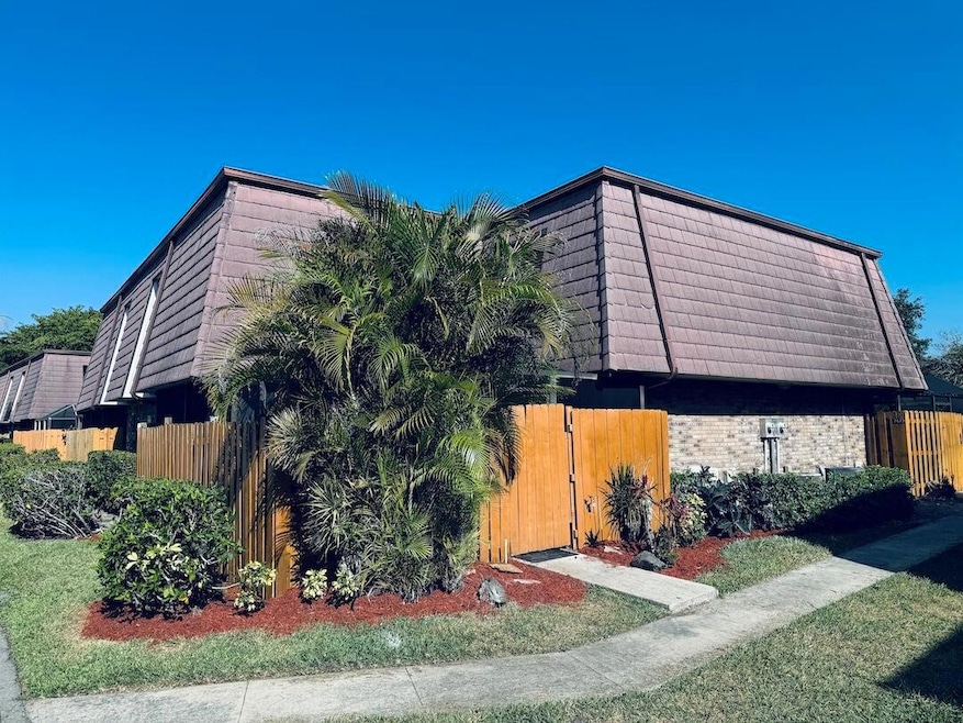 7674 Courtyard Run W, Boca Raton, FL 33433 - photo 1