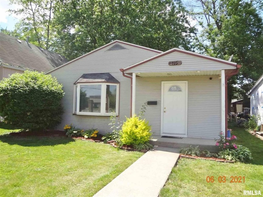 713 N Sherman St, Lincoln, IL 62656 - photo 1