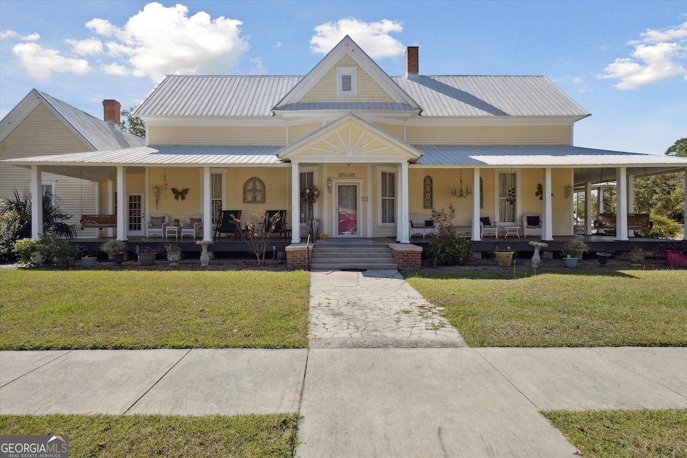 610 W Liberty St, Claxton, GA 30417 - photo 1