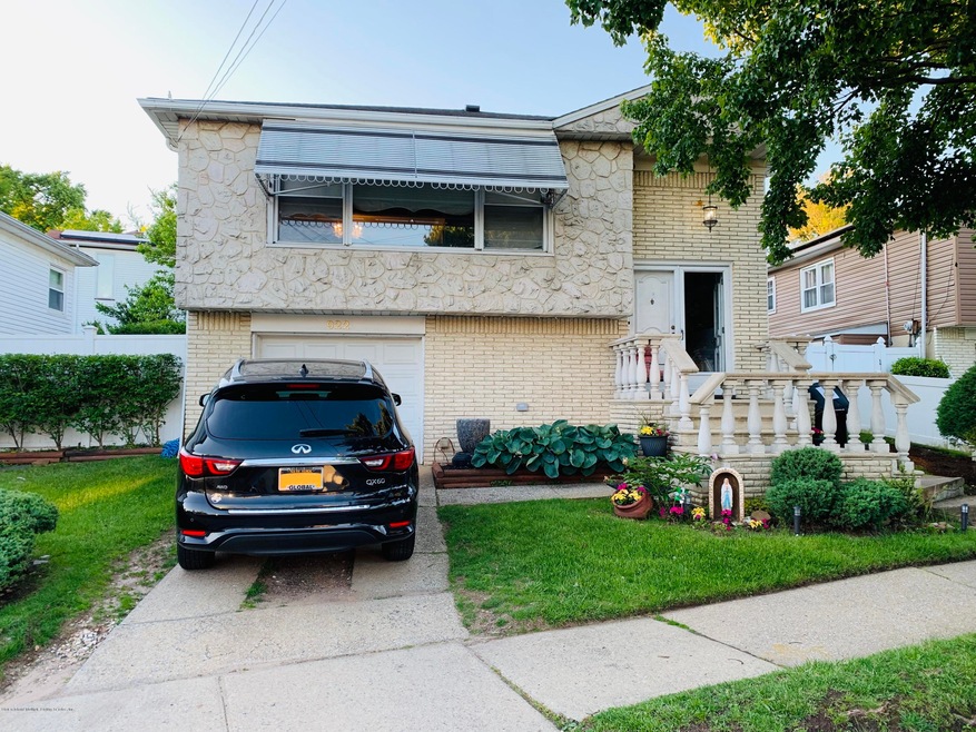 922 Bard Ave, Staten Island, NY 10301 - photo 1