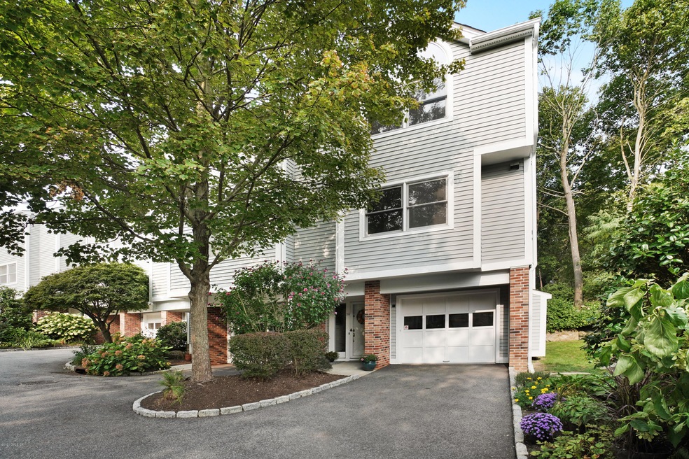 351 Pemberwick Rd unit 701, Greenwich, CT 06831 - photo 1