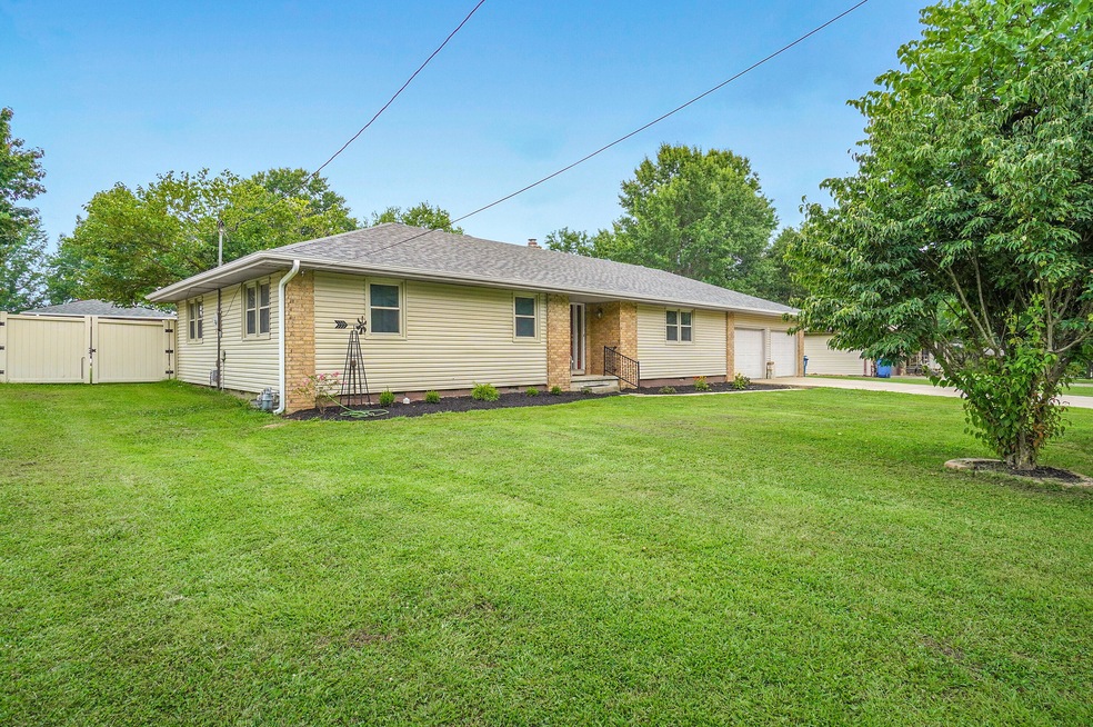 903 N Northview Dr-1