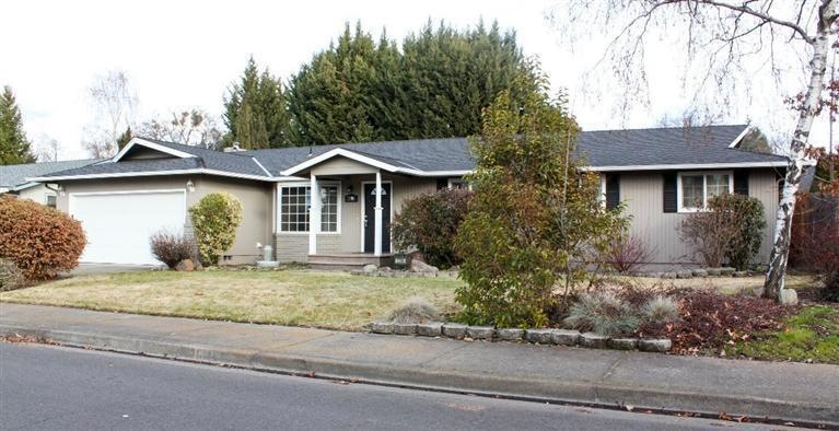 1398 Bonita Ave, Medford, OR 97504 - photo 1