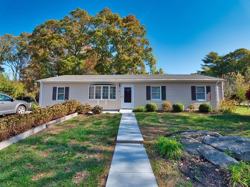 33 Meadowood Dr, South Dartmouth, MA 02748 - photo 1