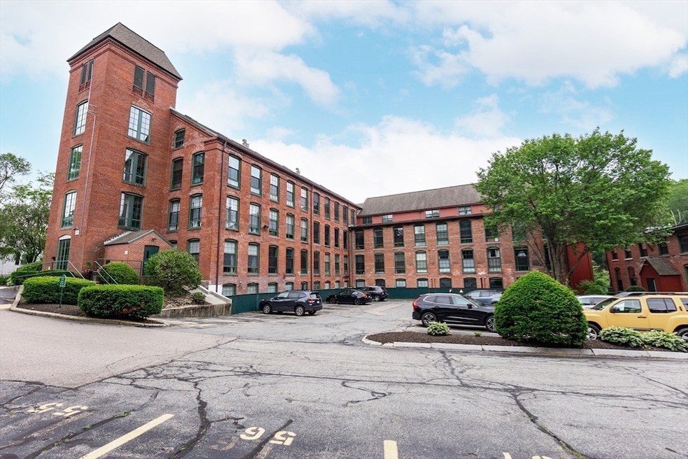 Sanford Mill Condominiums unit 21, Medway, MA 02053 - photo 1