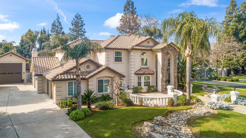 5151 W Lakewood Dr Visalia CA-print-047-