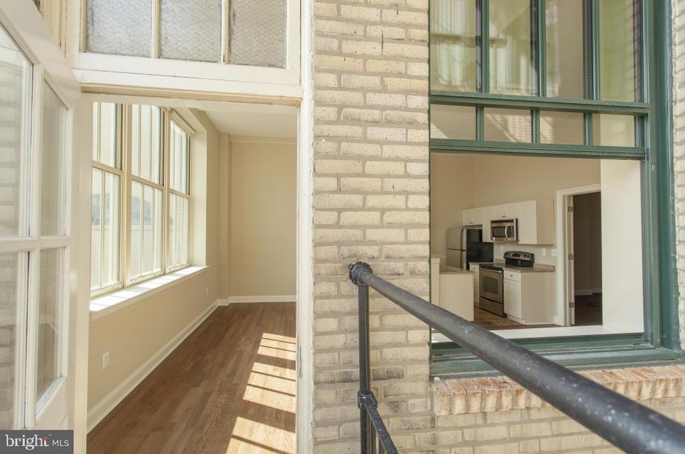 312-22 Walnut St unit 405, Philadelphia, PA 19106 - photo 1