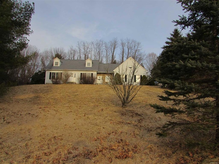 47 Stowe Dr, Poughquag, NY 12570 - photo 1