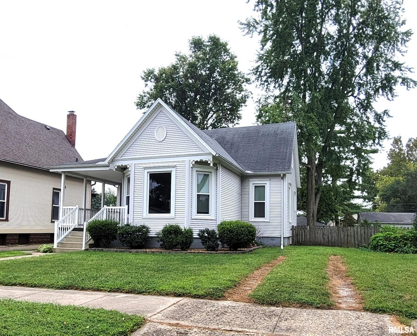 313 6th St, Lincoln, IL 62656 - photo 1