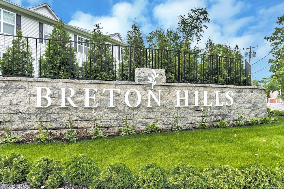 706 Breton Way unit 706, Glen Cove, NY 11542 - photo 1