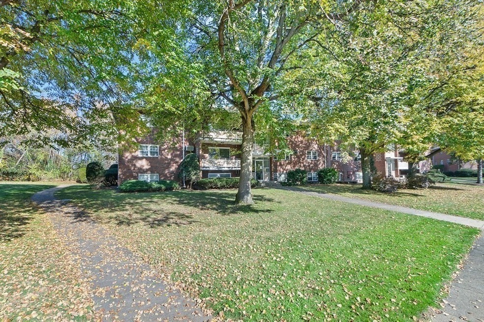55 Jacqueline Rd unit 11, Waltham, MA 02452 - photo 1