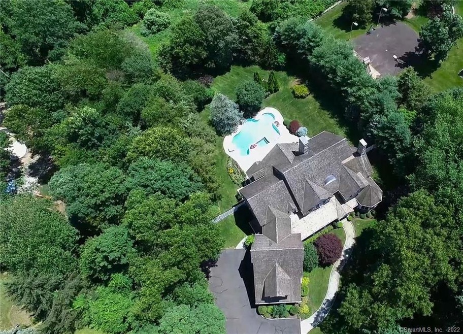 Gorgeous private property on a desirable country r