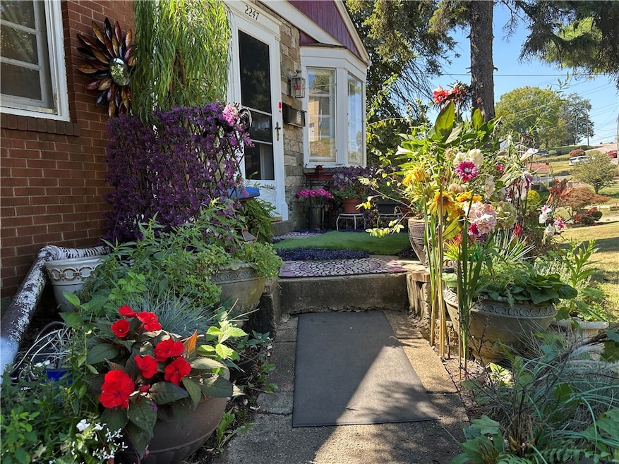 Welcome home to this stunning front entrance!