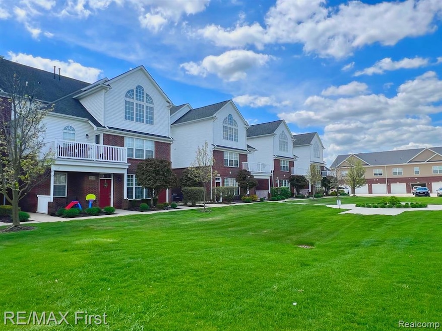 8425 Towne Center Cir S unit 56, Warren, MI 48093 - photo 1