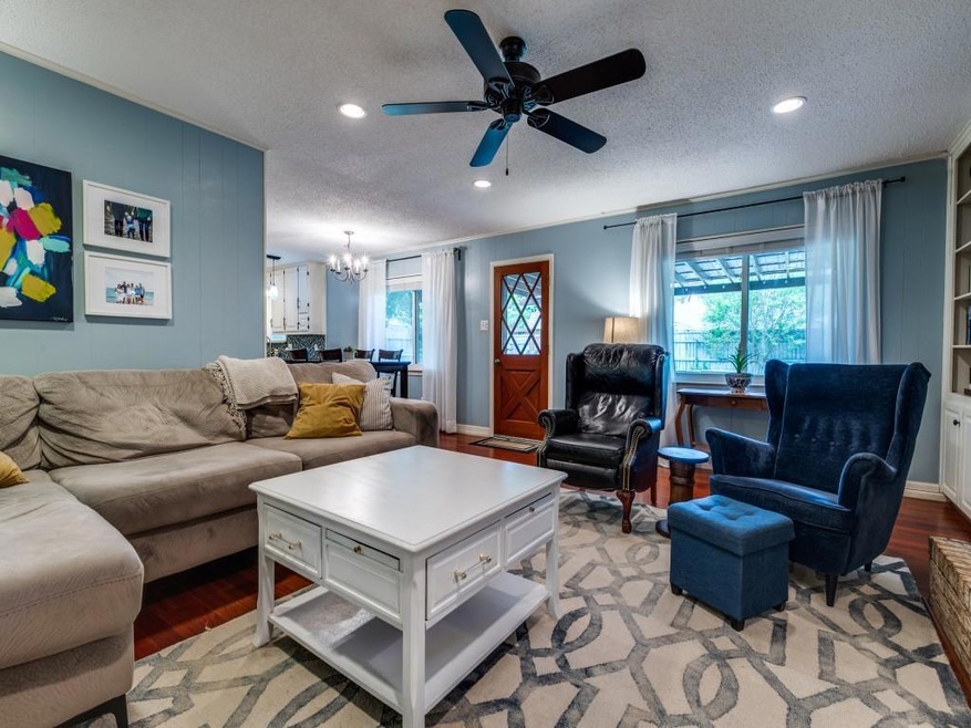 440 W Pleasantview Dr, Hurst, TX 76054 - photo 1