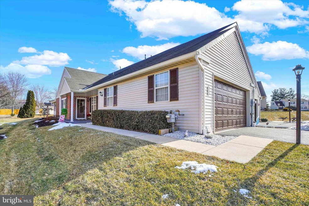 3255 Falcon Ln unit 18A, Dover, PA 17315 - photo 1