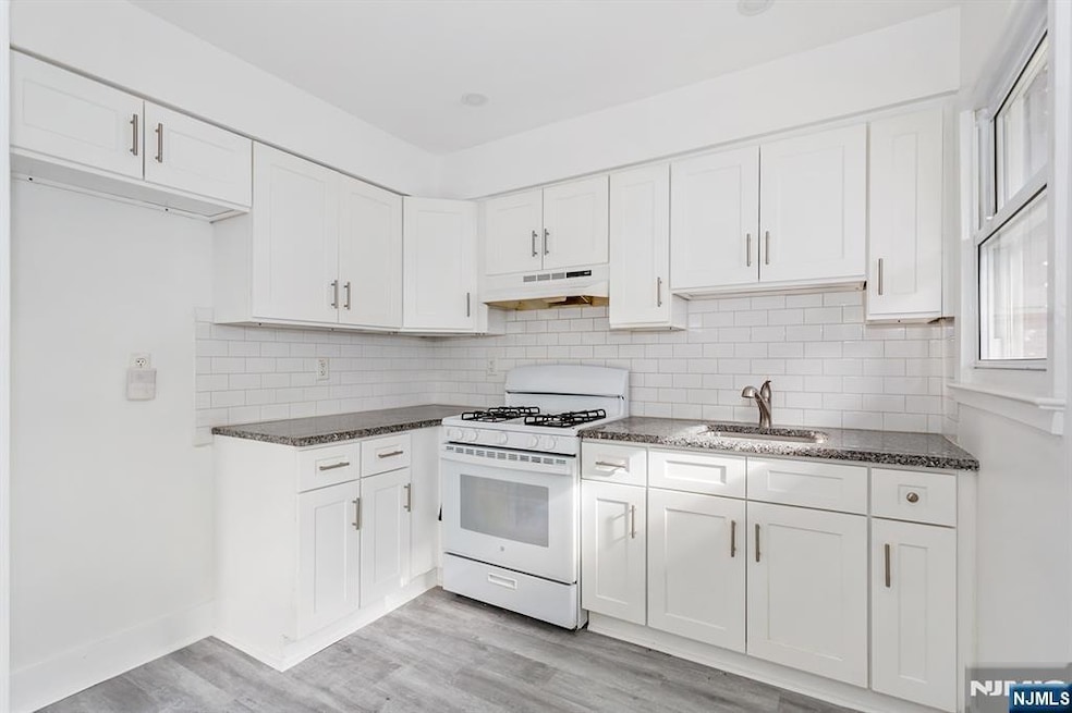 86 Chestnut St unit 2, Rutherford, NJ 07070 - photo 1