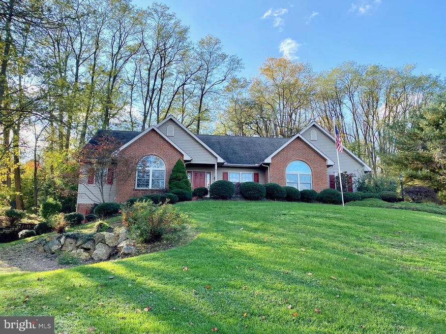 46 Fortress Dr, Boyertown, PA 19512 - photo 1