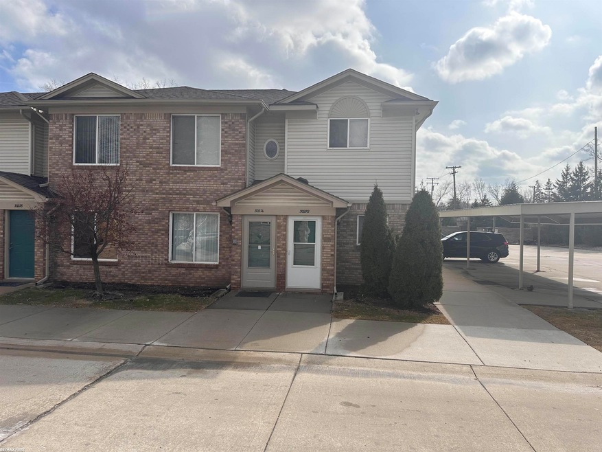 30272 Wedgewood Cir, Roseville, MI 48066 - photo 1