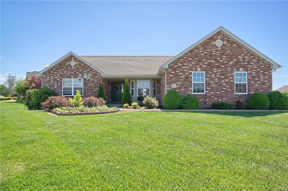 2 Fieldcrest Dr, Maryville, IL 62062 - photo 1