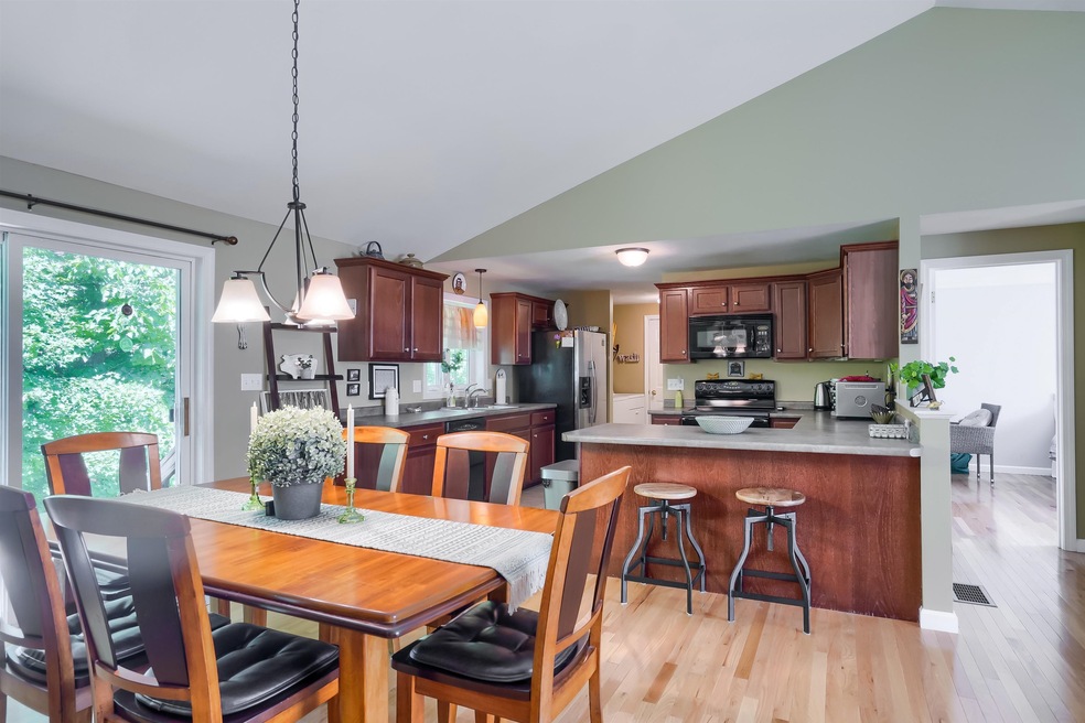 23 Cedar St, Hooksett, NH 03106 - photo 1