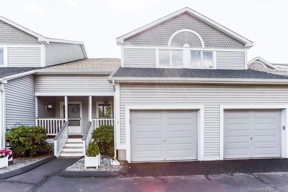 675 Newfield St unit 7, Middletown, CT 06457 - photo 1