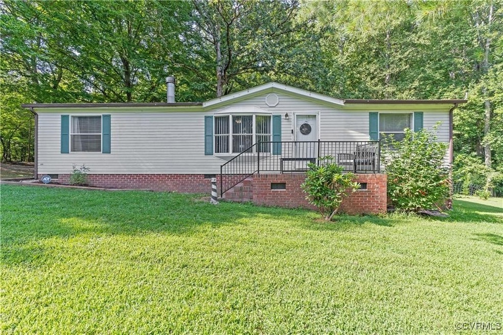 Manufactured / mobile home with a front yard